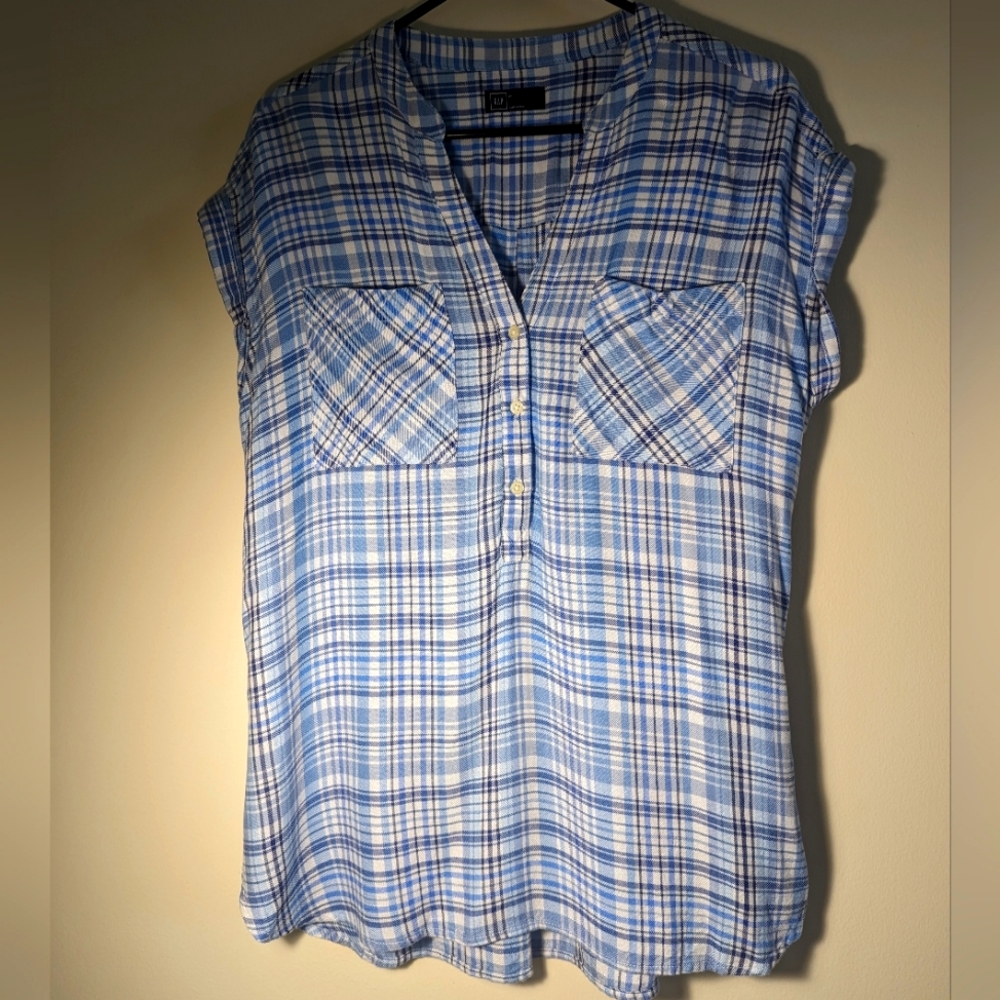 Gap Size Medium Blue Plaid Shirt